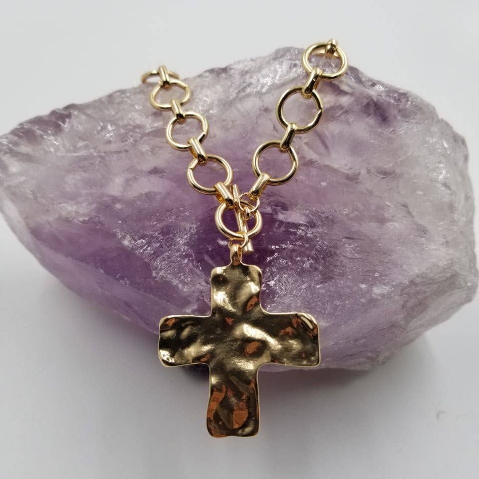 Hammered Cross Front Toggle Necklace_Magnolia_MMJ1461
