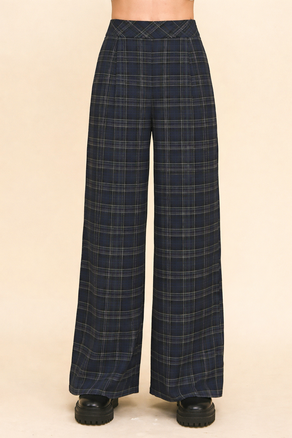 Plaid_Straight_Leg_Pant_6589B_Pinch_4