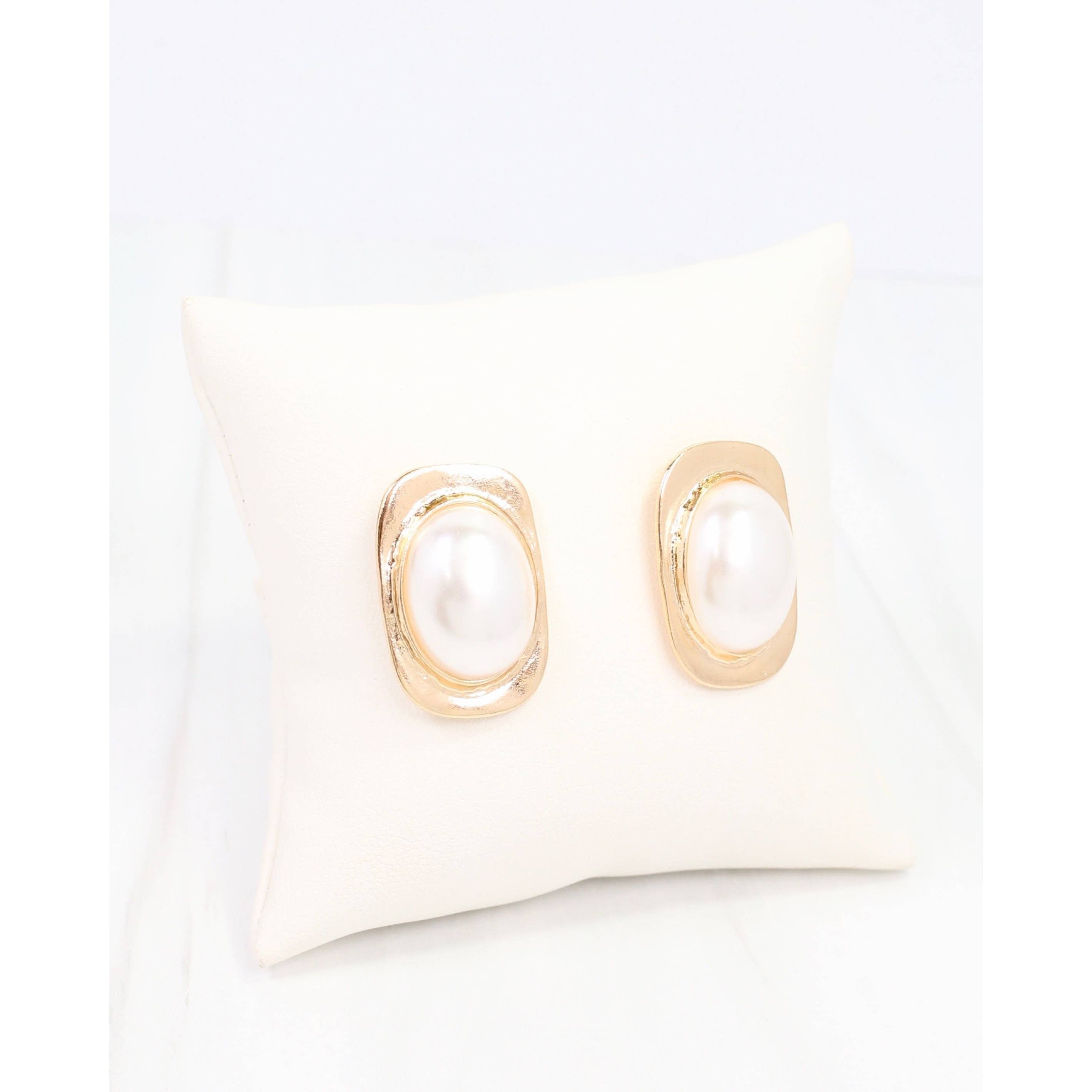 perugia-rectangular-pearl-stud-earring-gold_Caroline_Hill_E40972-GOLD_3